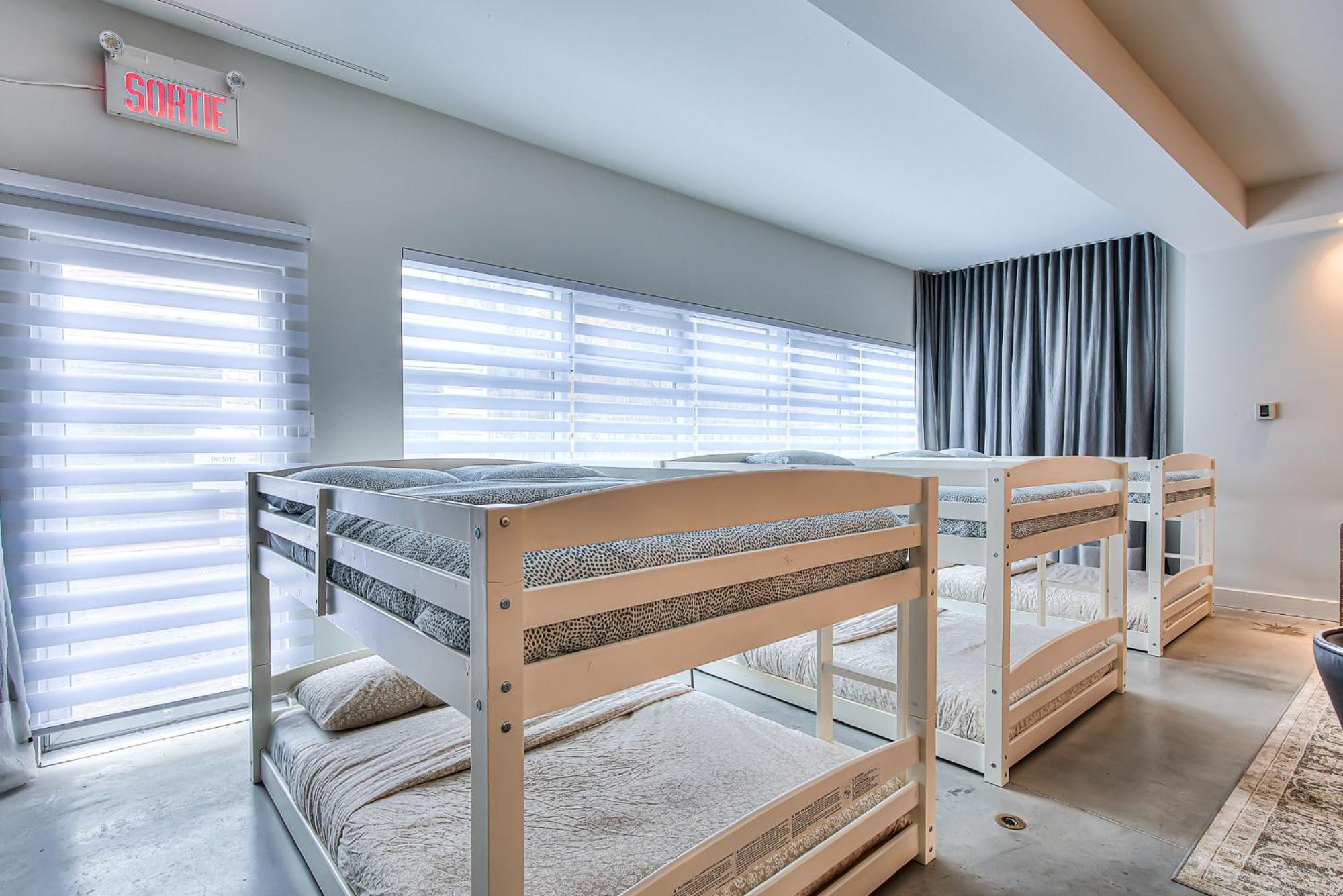 شقة Charm & Luxury Vacation Headquarters To Downtown! مونتريال الغرفة الصورة